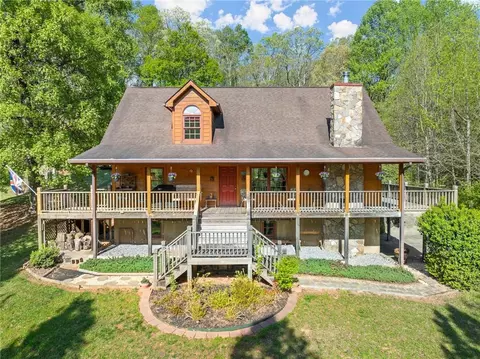 54 Meadow Crest Dr, Cleveland, GA 30528