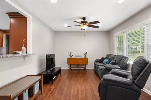 3001 Whispering Hills Dr, Chamblee, GA 30341 photo 5