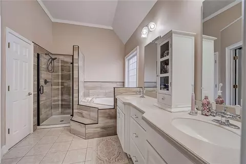 Bath - 196 Harkness Rd, Jackson, GA 30233 photo 2 of 3