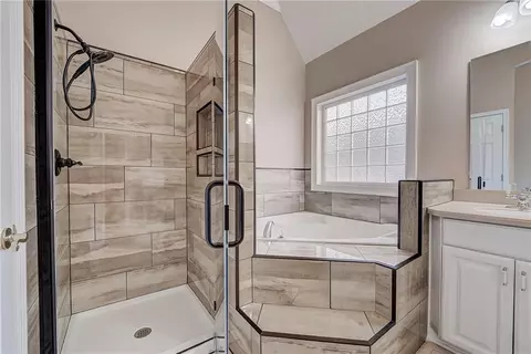 Bath - 196 Harkness Rd, Jackson, GA 30233 photo 3 of 3