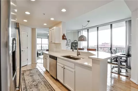 3040 Peachtree Rd NW #811, Atlanta, GA 30305