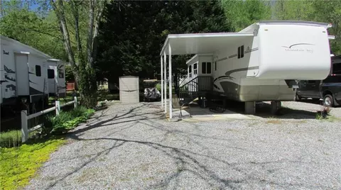 37 Fishtail Cir, Cleveland, GA 30528