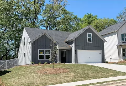 342 Fox Creek Dr, Braselton, GA 30517