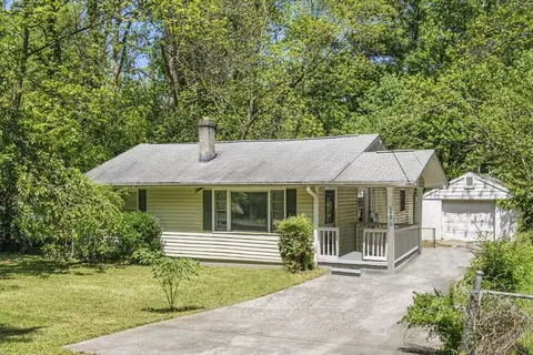 532 Hanes Dr, Forest Park, GA 30297