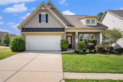 1061 Roanoke Ave, Mcdonough, GA 30253