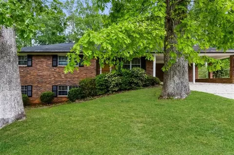 5021 Oakdale Dr, Douglasville, GA 30135