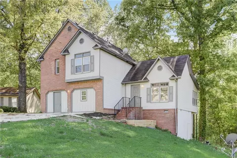 3485 Estate Lake Dr, Fairburn, GA 30213