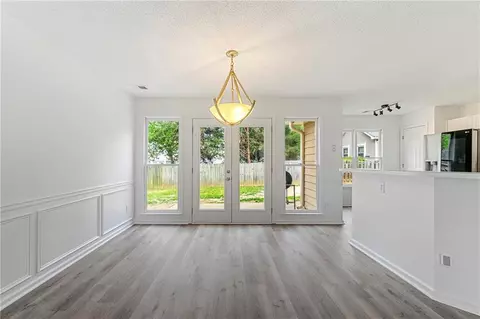 320 Devon Ct, Alpharetta, GA 30004 photo 9