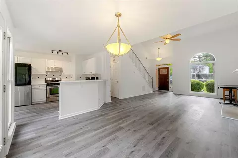 320 Devon Ct, Alpharetta, GA 30004 photo 11