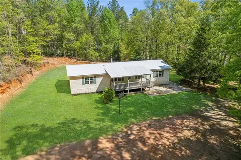 38 Tulip Trl, Cleveland, GA 30528