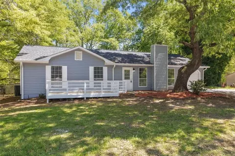 1960 Eastland Ct, Snellville, GA 30078