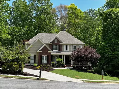 6059 Thunder Woods Trl, Sugar Hill, GA 30518