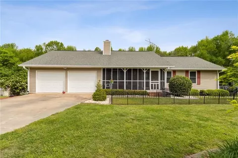 5625 Holiday Cir, Oakwood, GA 30566