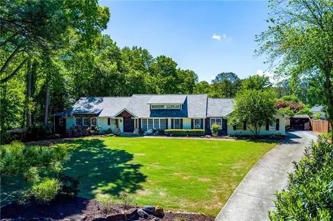 155 Farmstead Ln, Roswell, GA 30075