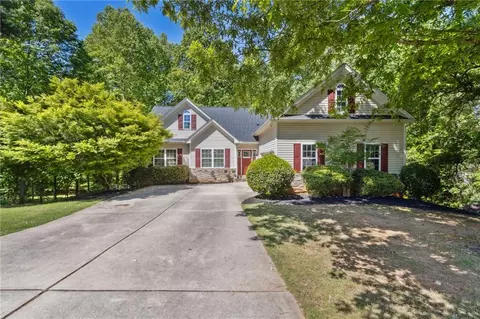 128 Jefferson Walk Cir, Jefferson, GA 30549