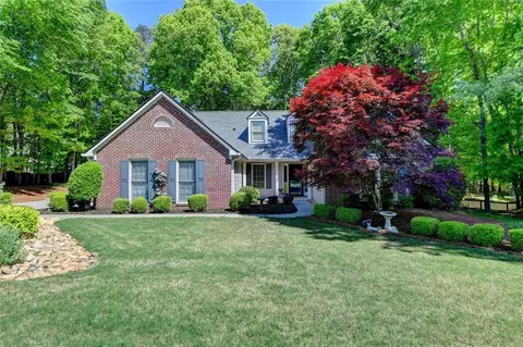6715 Fairgreen Dr, Suwanee, GA 30024
