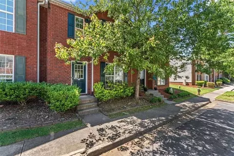 2787 Valley Green Dr, Gainesville, GA 30504