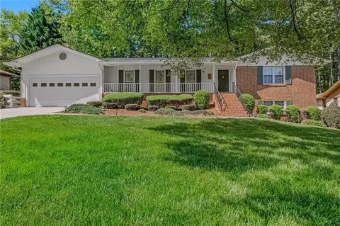 521 Midland Park Dr, Stone Mountain, GA 30087
