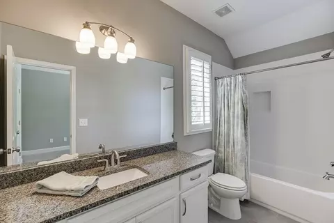 Bath - 3073 Jefferson St, Atlanta, GA 30341 photo 4 of 7