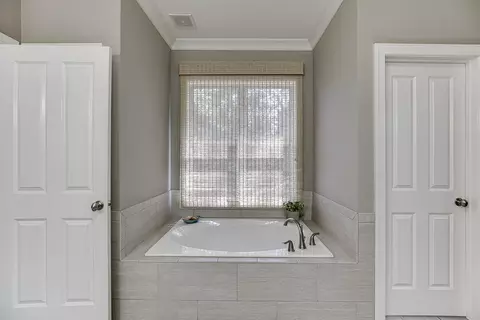 Bath - 3073 Jefferson St, Atlanta, GA 30341 photo 5 of 7