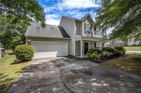 205 Shadowbrooke Cir, Loganville, GA 30052