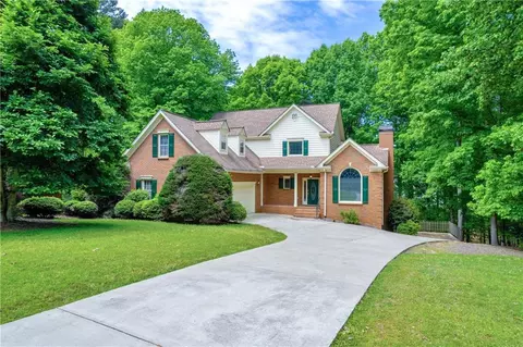 6100 Woodlake Dr, Buford, GA 30518