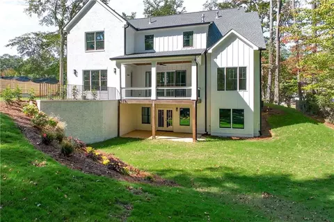 3535 Hamlin Cir, Chamblee, GA 30341 photo 4