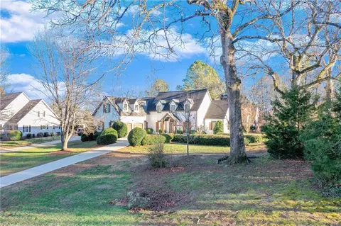 4377 Willow Oak Dr, Gainesville, GA 30506