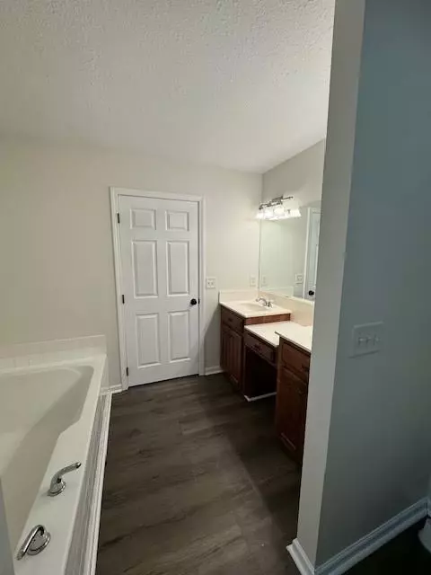 Bath - 23 Heather Cir, Cave Spring, GA 30124 photo 3 of 6