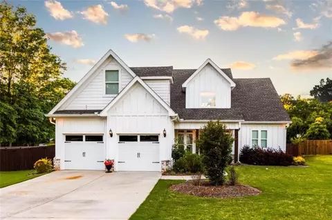 560 Lakewood Dr, Social Circle, GA 30025