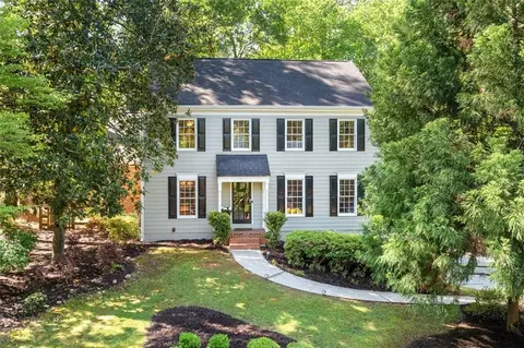 210 Sandtrap Way, Roswell, GA 30076
