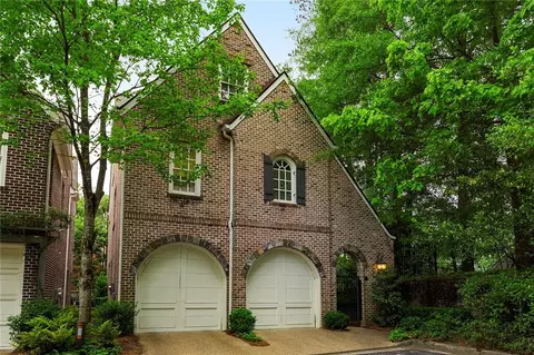 2070 Howell Mill Rd NW, Atlanta, GA 30318