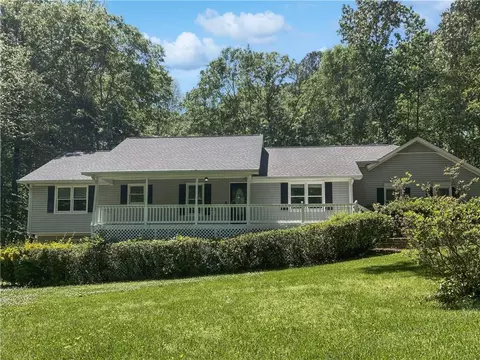 320 Little Creek Dr, Sharpsburg, GA 30277