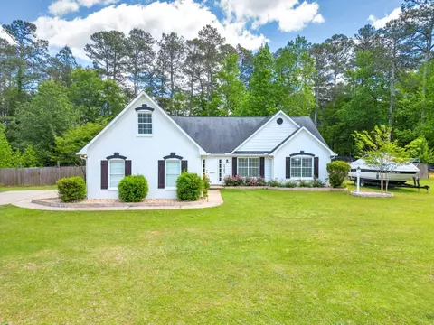 5385 Forest Falls Dr, Loganville, GA 30052