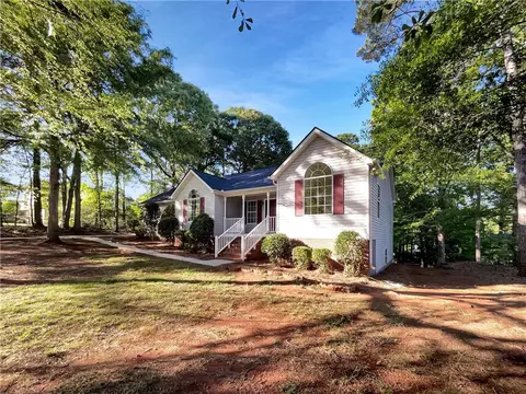 Exterior - 5015 Farmbrook Ln, Gainesville, GA 30507 photo 5 of 11