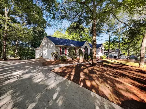 Exterior - 5015 Farmbrook Ln, Gainesville, GA 30507 photo 3 of 11