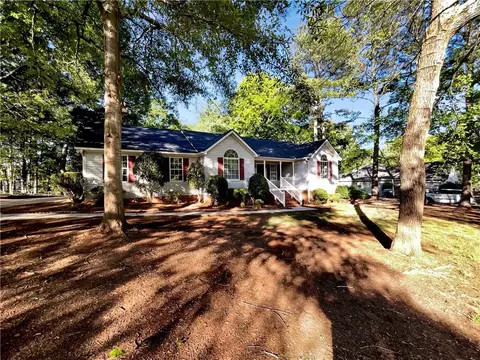 Exterior - 5015 Farmbrook Ln, Gainesville, GA 30507 photo 4 of 11