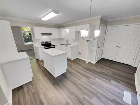 Kitchen - 5015 Farmbrook Ln, Gainesville, GA 30507 photo 2 of 3