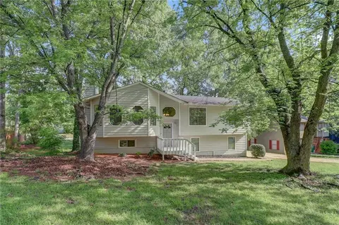 5442 Redwood Ct, Stone Mountain, GA 30087