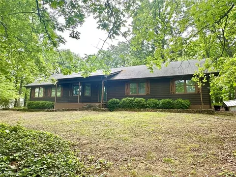 206 Chad St SE, Calhoun, GA 30701