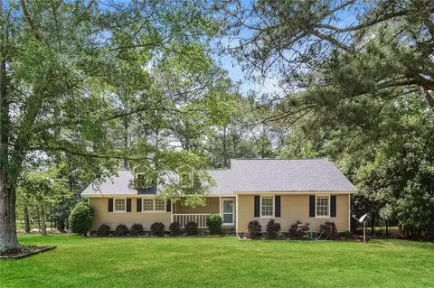 1347 Maple Dr, Griffin, GA 30224