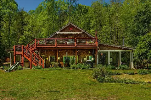 369 Tobacco Pouch Ln, Dahlonega, GA 30533