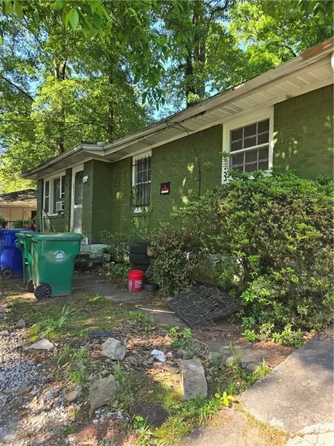 2131 Holly Hill Dr, Decatur, GA 30032