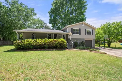 304 Westover Dr, Woodstock, GA 30188