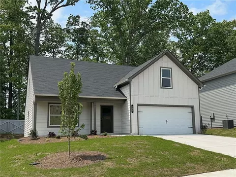 366 Fox Creek Dr, Braselton, GA 30517