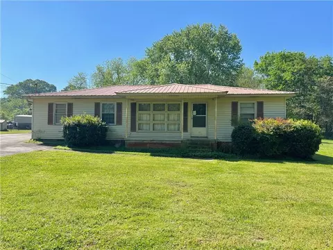 108 Sylvania Cir, Calhoun, GA 30701
