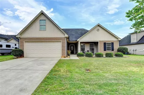 275 Stillwood Dr, Winder, GA 30680