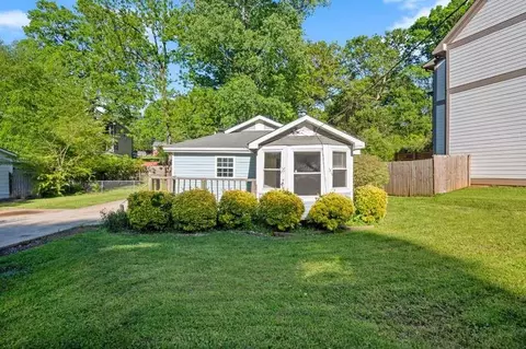 823 Tanner Dr, Scottdale, GA 30079