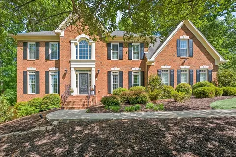 325 Tynebrae Ct, Roswell, GA 30075