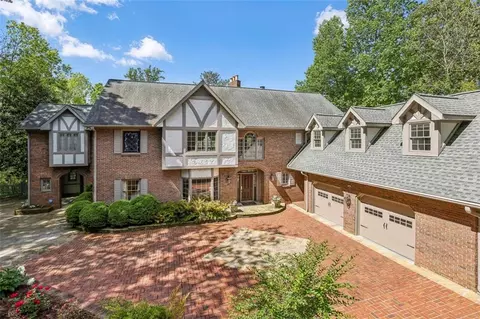 500 Tam Oshanter Dr SE, Marietta, GA 30067
